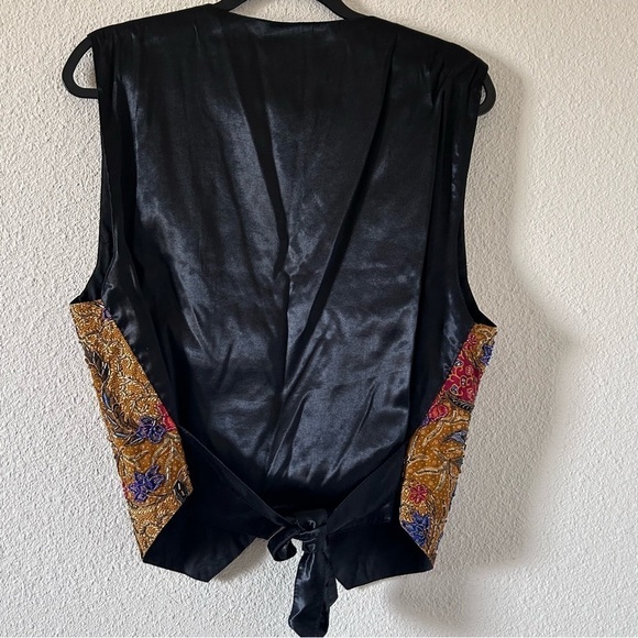 Tan-Chho VTG Women’s Beaded Vest Fits Up to Large Mustard Blue Red Bird Floral - Picture 7 of 11